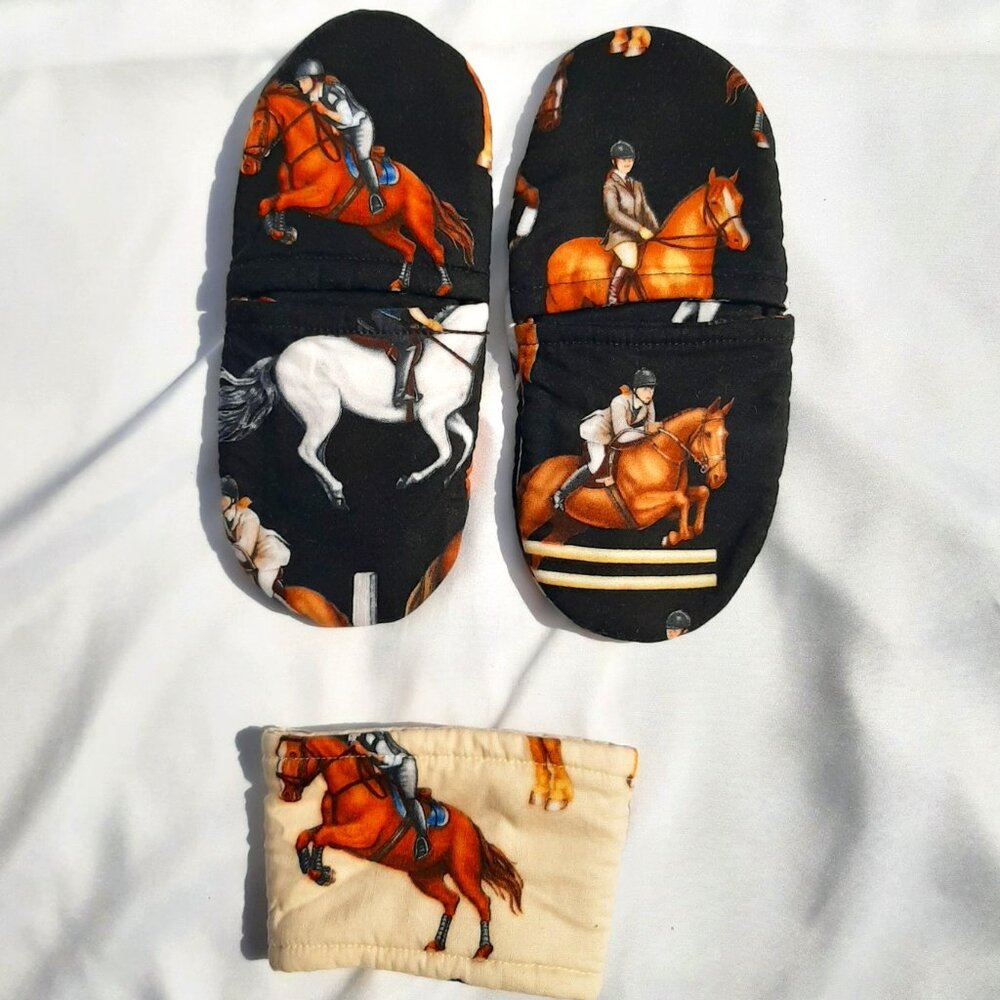 Microwave Mitts Set  Of 2 Potholders & Cup Holder Horses 8.5"x3.5"
